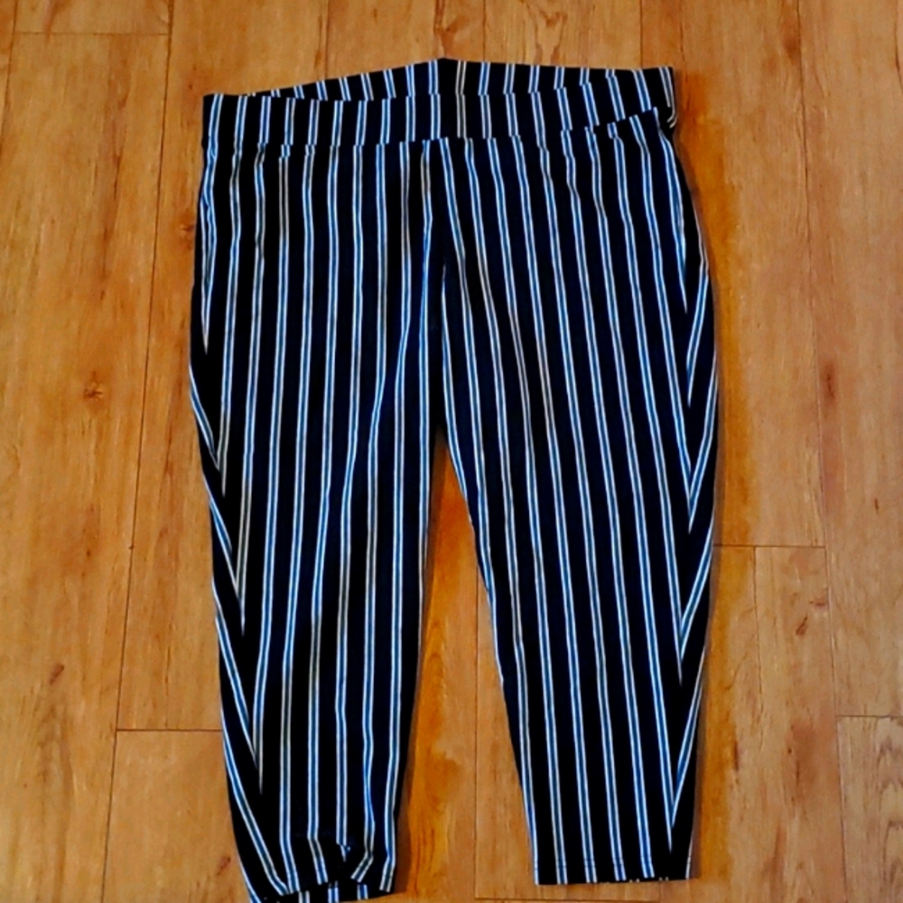Torrid Size 3 crop leggings